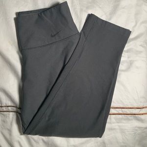 Grey Nike cropped leggings